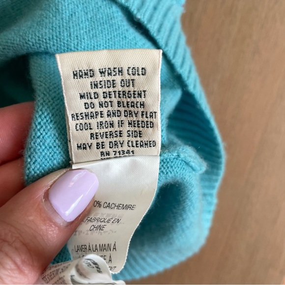 L.L. Bean Women's 100% Cashmere Classic Crew Neck Turquoise Sweater - Picture 6 of 8